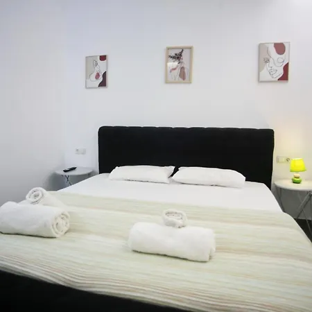Escape - Old Town Apartment *
